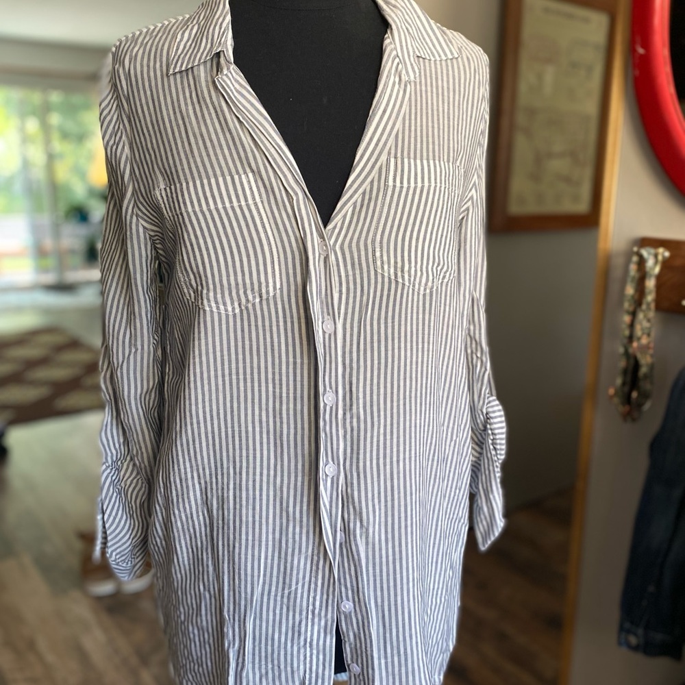 Long high / low button up